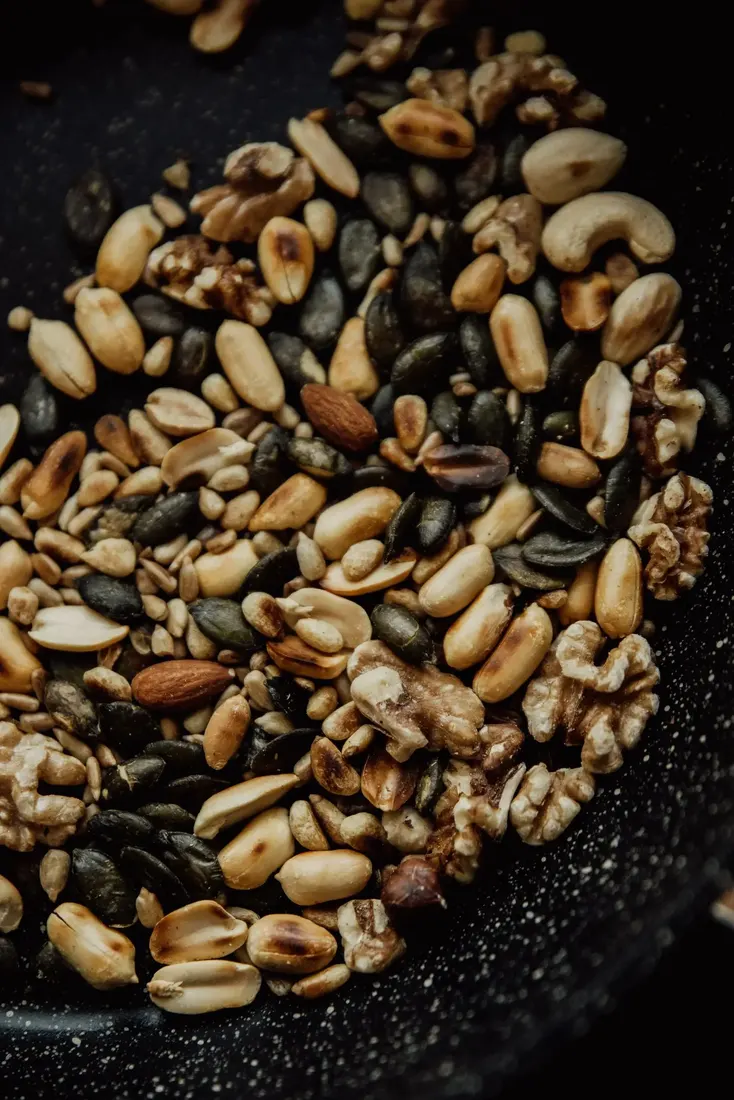 Roasted mixed nuts with herbs